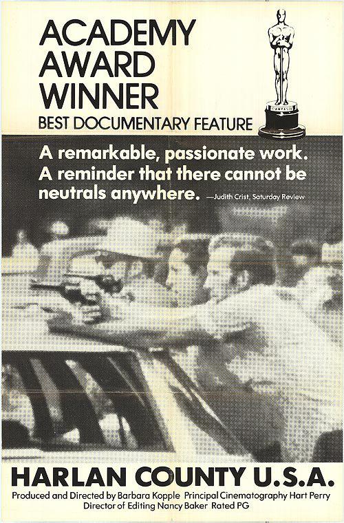 alt="电影《美国哈兰县》(1976)宣传海报,呈现矿工罢工抗议场景,展现劳工抗争的纪实力量与时代氛围。"