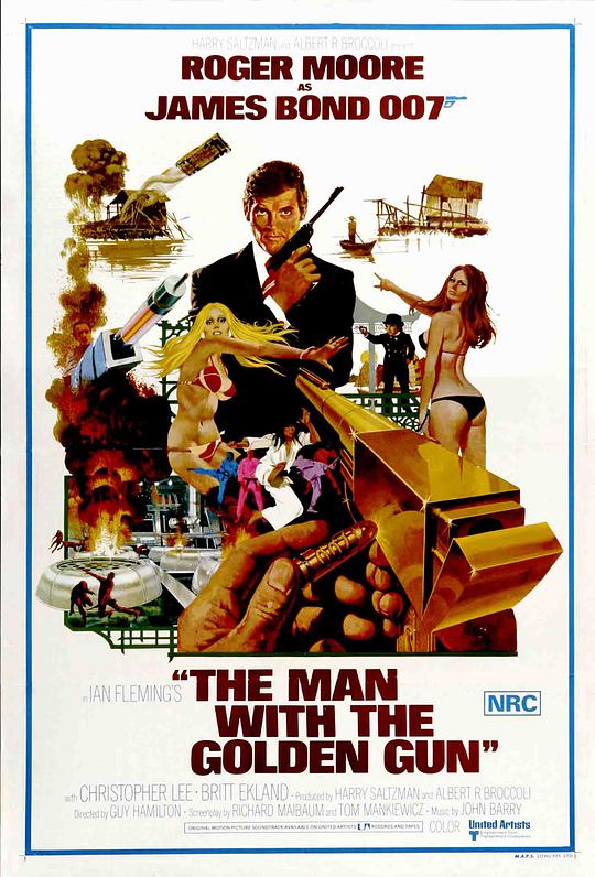 英片《007之金枪人》(1974)海报,詹姆斯·邦德持枪对峙,冷血杀手金枪人展开致命对决。